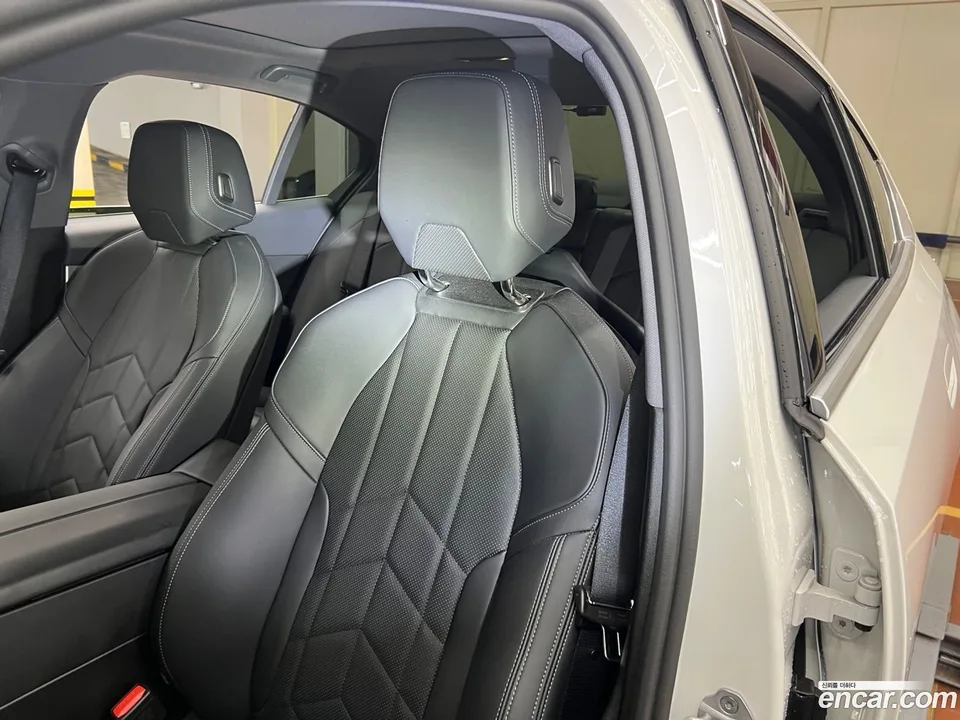 BMW 5 Series 520i 2025 — thumbnail 2