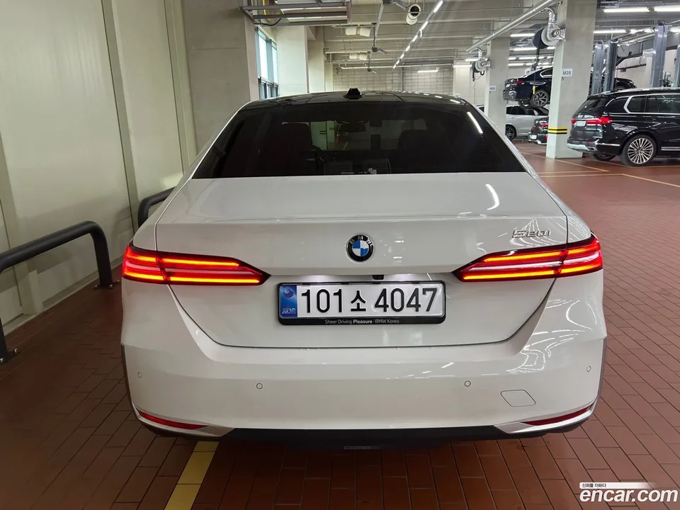 BMW 5 Series 520i 2025 — thumbnail 3