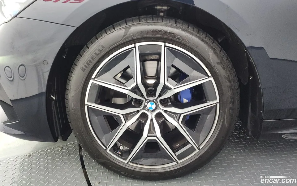 BMW 5 Series 523d M 2025 — thumbnail 5