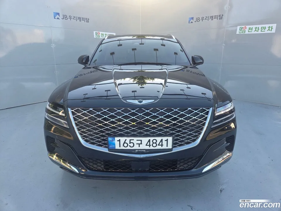 Genesis GV80 2.5T AWD 2023 — photo 1, buy with delivery to Moscow