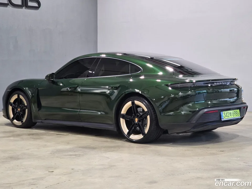 Porsche Taycan 2024 — thumbnail 4