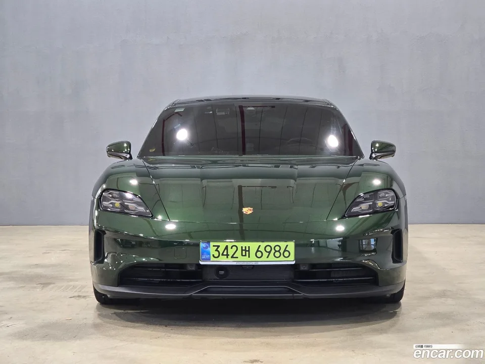 Porsche Taycan 2024 — photo 1, buy with delivery to Moscow