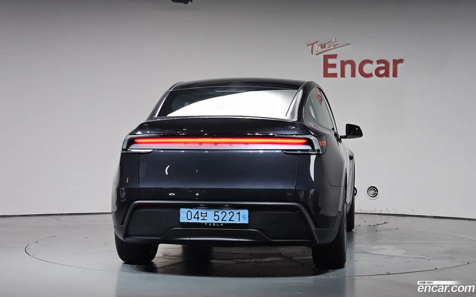 Tesla Model Y RWD 2026 — thumbnail 4