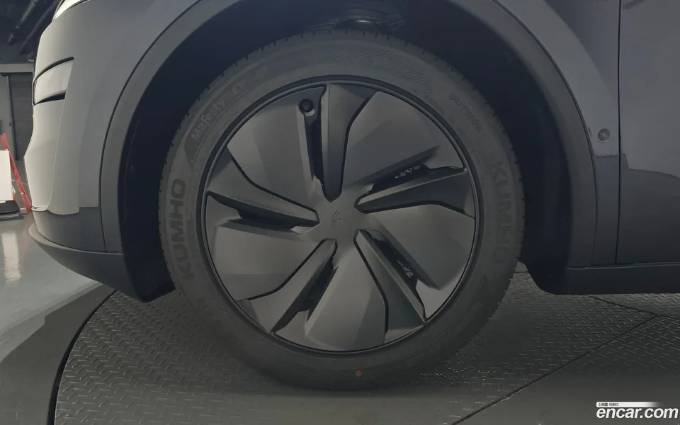 Tesla Model Y RWD 2026 — thumbnail 5