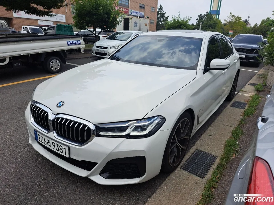 BMW 5 Series 530i M 2023 — thumbnail 4