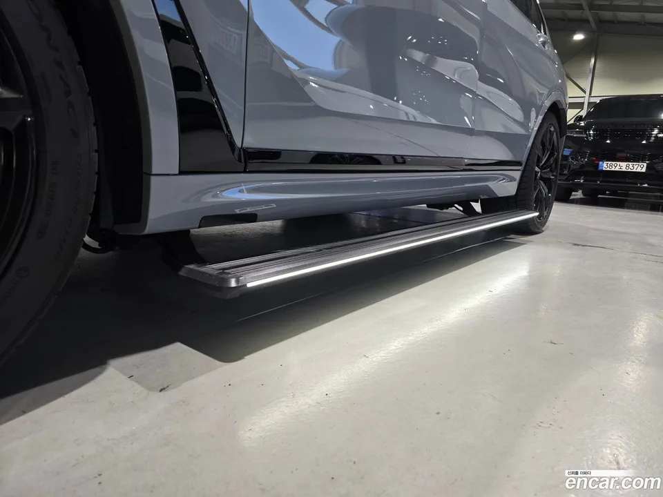 BMW X7 M60i xDrive M 6 2025 — thumbnail 2