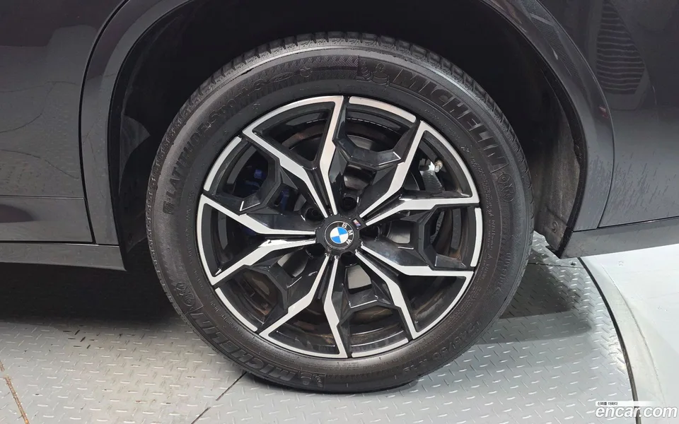 BMW X4 xDrive20i M 2023 — thumbnail 2