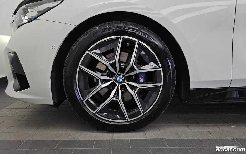 BMW 5 Series 520i M 2025 — миниатюра 2