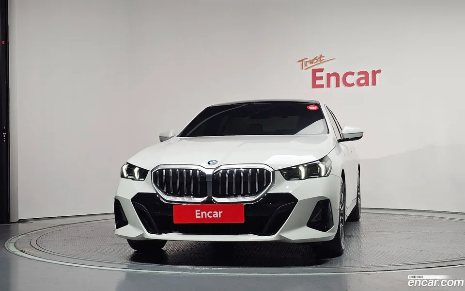 BMW 5 Series 520i M 2025 — миниатюра 3