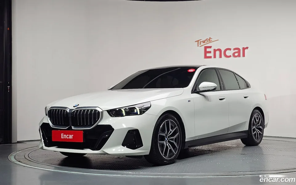 BMW 5 Series 520i M 2025 — фото 1, купить с доставкой в Москву