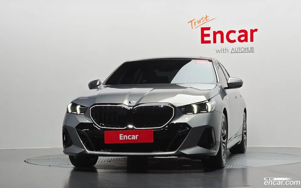 BMW 5 Series 520i M 2025 — thumbnail 3