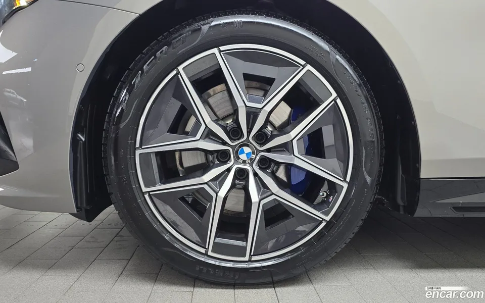 BMW 5 Series 520i M 2025 — thumbnail 5