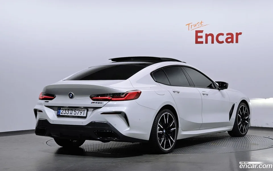 BMW 8 Series M850i xDrive 2025 — thumbnail 4