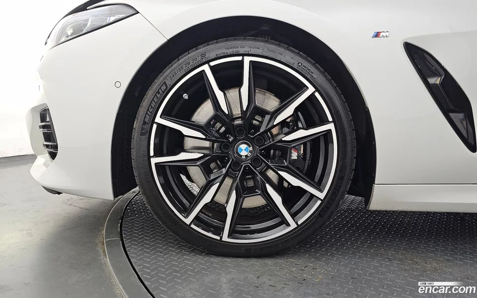 BMW 8 Series M850i xDrive 2025 — thumbnail 5