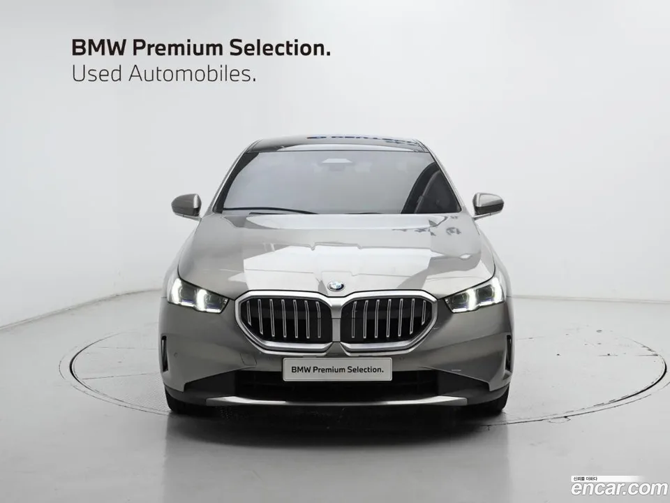 BMW 5 Series 520i 2025 — thumbnail 3