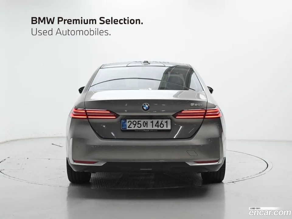 BMW 5 Series 520i 2025 — thumbnail 4