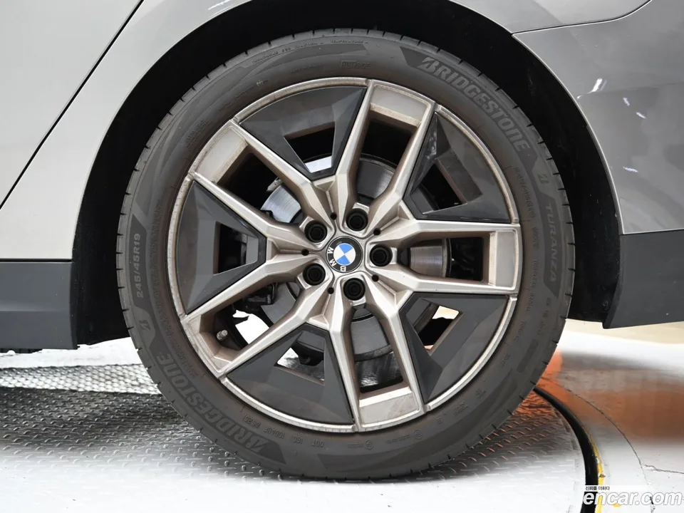 BMW 5 Series 520i 2025 — thumbnail 5