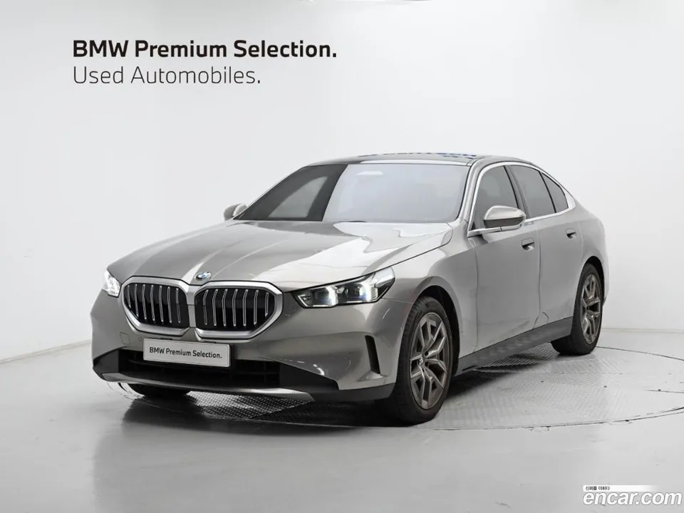 BMW 5 Series 520i 2025 — photo 1, buy with delivery to Moscow