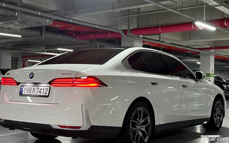 BMW 5 Series 530i xDrive 2024 — thumbnail 4