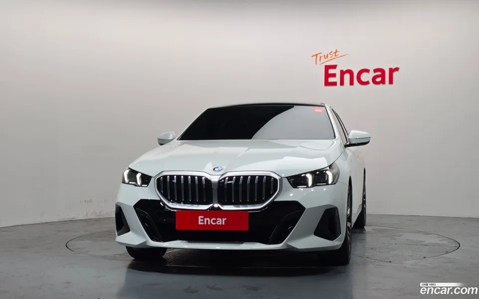 BMW 5 Series 530i xDrive M 2025 — thumbnail 3