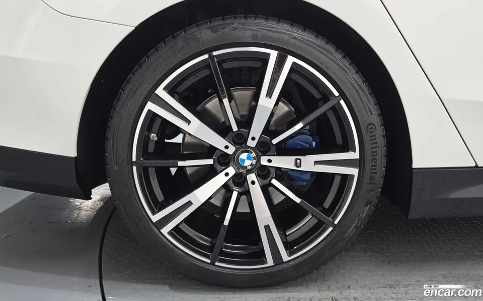 BMW 5 Series 530i xDrive M 2025 — thumbnail 5