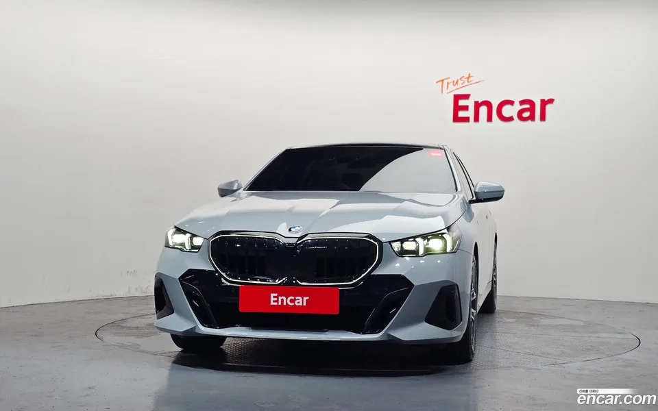 BMW 5 Series 520i M 2025 — thumbnail 3