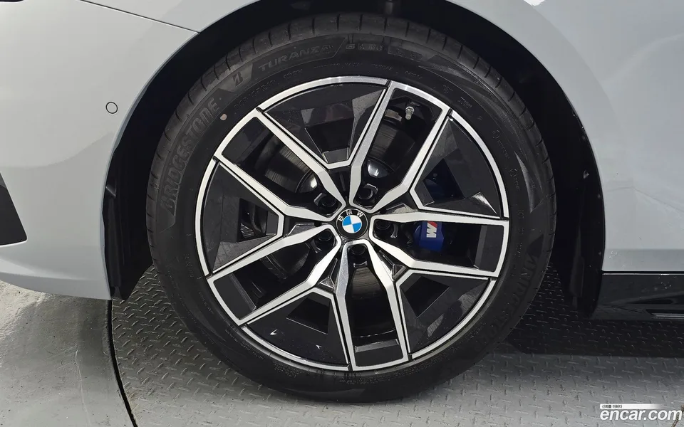 BMW 5 Series 520i M 2025 — thumbnail 5