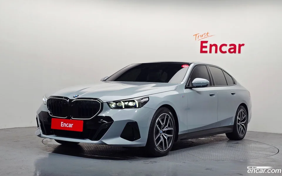 BMW 5 Series 520i M 2025 — photo 1, buy with delivery to Moscow