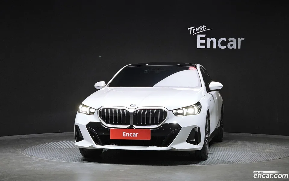 BMW 5 Series 530i xDrive M 2025 — thumbnail 3