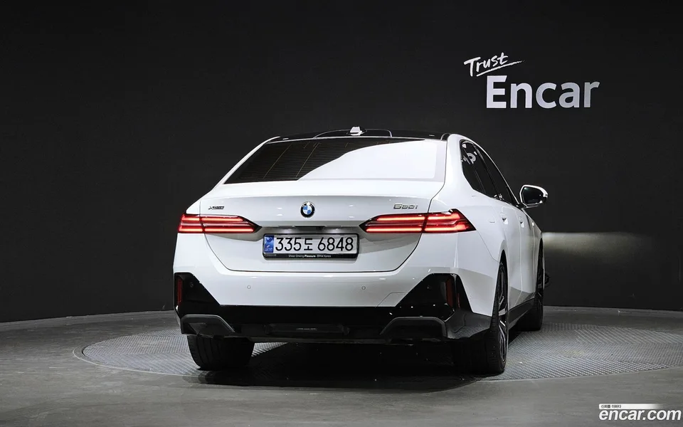 BMW 5 Series 530i xDrive M 2025 — thumbnail 4