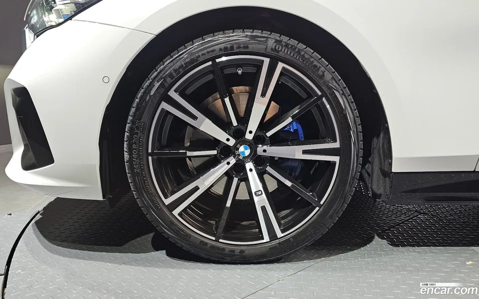 BMW 5 Series 530i xDrive M 2025 — thumbnail 5