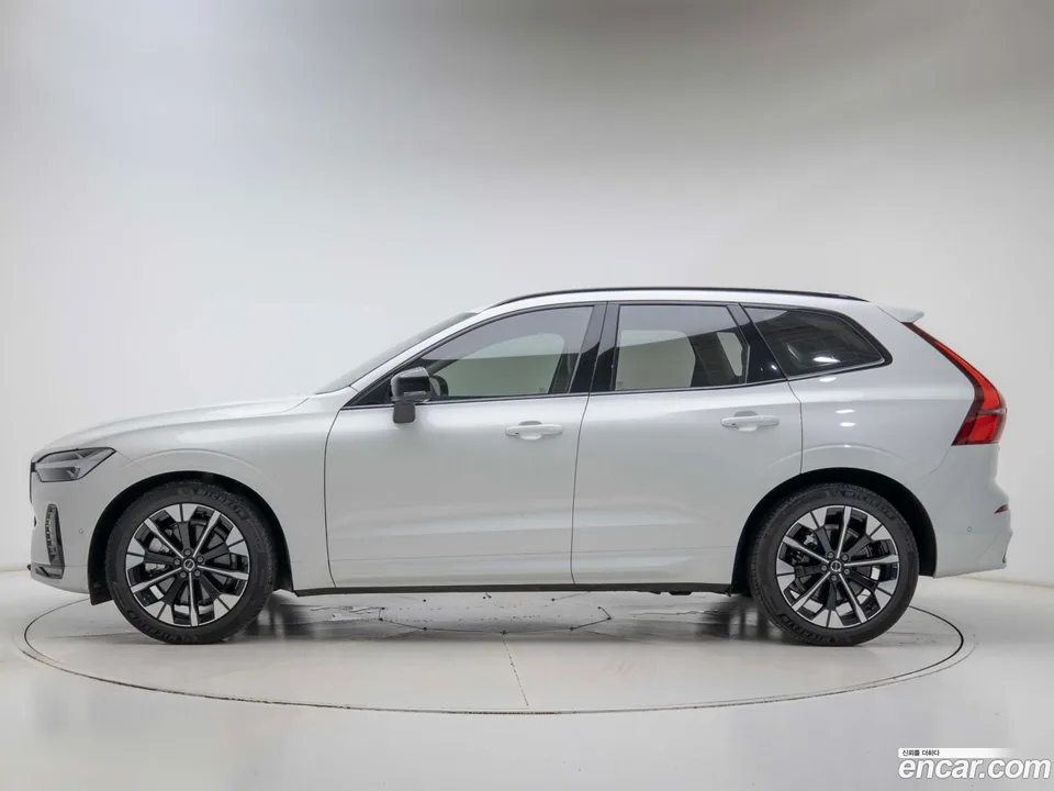 Volvo XC60 B5 2025 — thumbnail 3