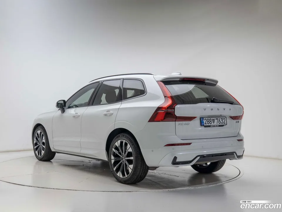 Volvo XC60 B5 2025 — thumbnail 4