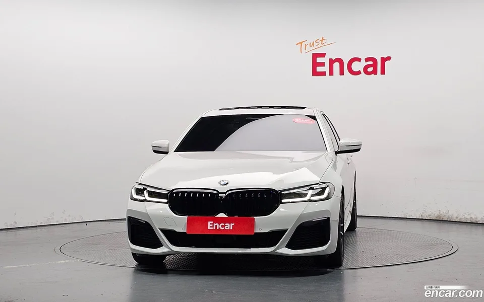 BMW 5 Series 520i M 2023 — thumbnail 3