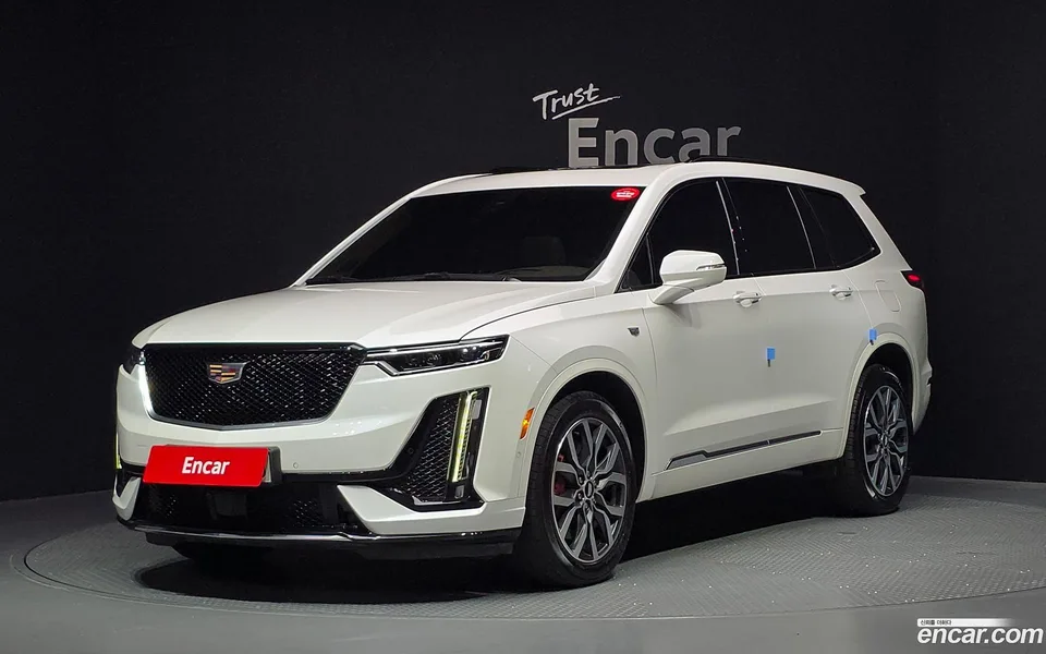 Cadillac XT6 3.6 2022 — photo 1, buy with delivery to Moscow