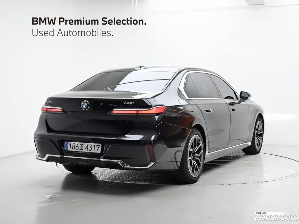 BMW 7 Series 740i xDrive M 2024 — thumbnail 2