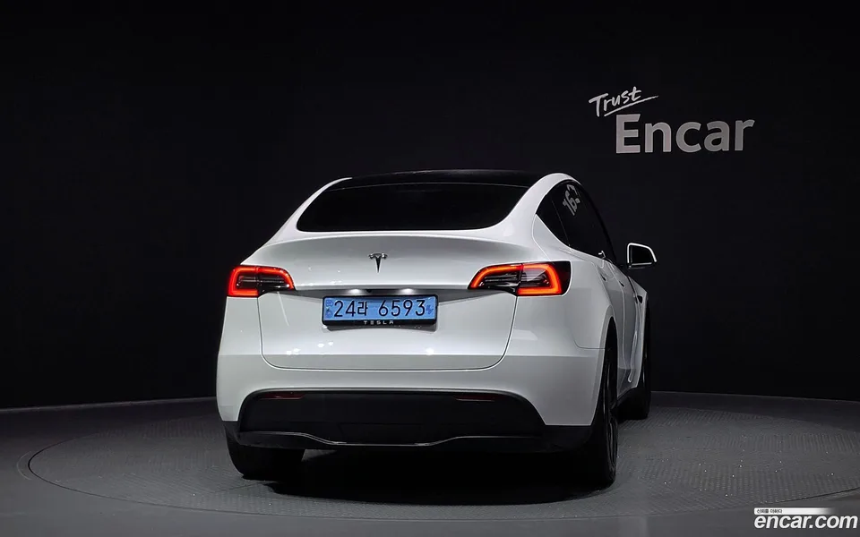 Tesla Model Y RWD 2023 — thumbnail 4
