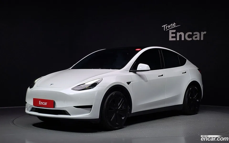 Tesla Model Y RWD 2023 — photo 1, buy with delivery to Moscow