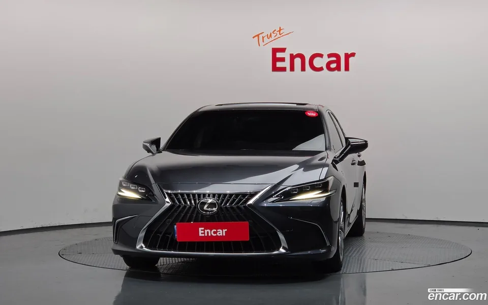 Lexus ES 300h 2024 — thumbnail 3