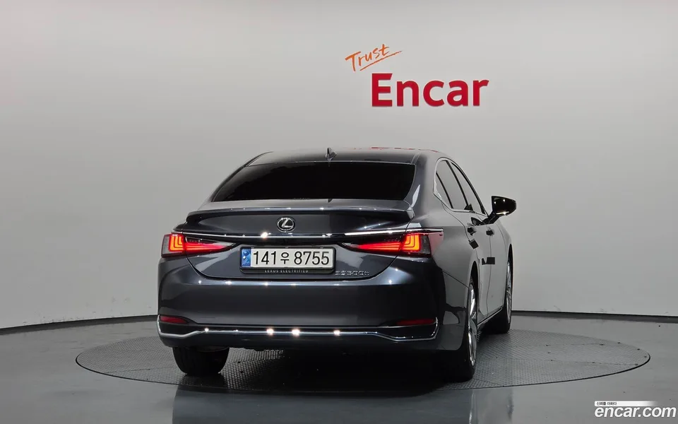 Lexus ES 300h 2024 — thumbnail 4
