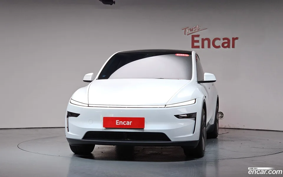 Tesla Model Y AWD 2025 — thumbnail 3