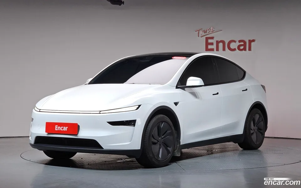 Tesla Model Y AWD 2025 — photo 1, buy with delivery to Moscow