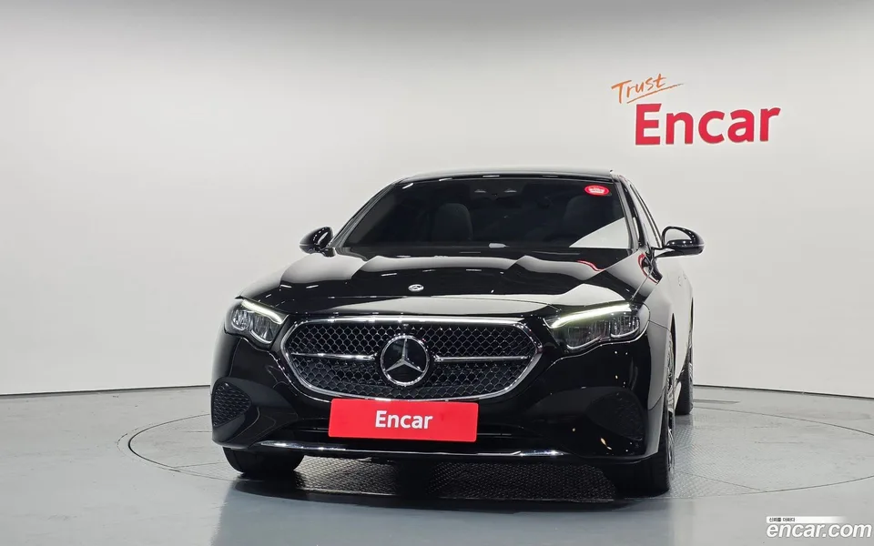 Mercedes-Benz E-Class E200 2025 — thumbnail 3