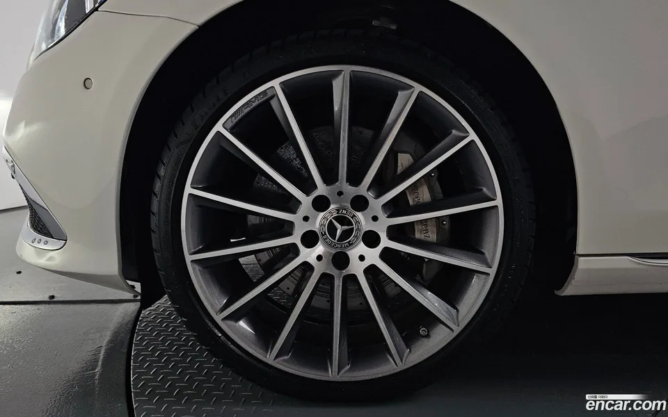 Mercedes-Benz E-Class E450 4MATIC 2023 — thumbnail 2