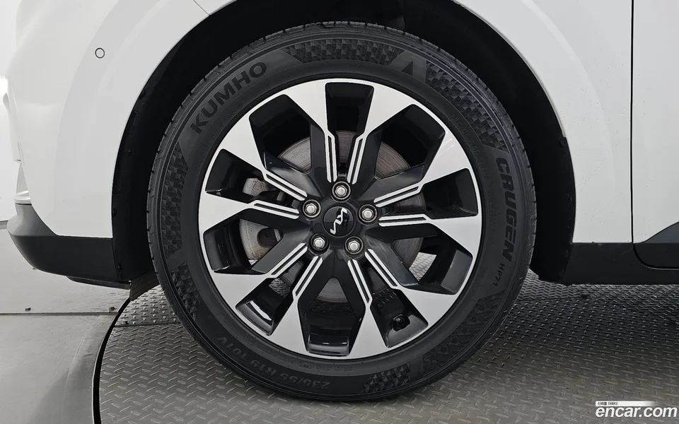 Kia Carnival 9 2023 — thumbnail 2