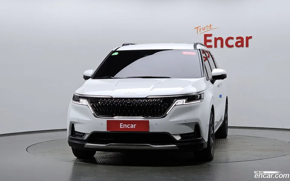 Kia Carnival 9 2023 — thumbnail 3