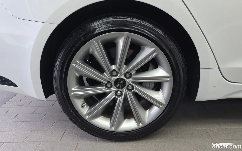 Genesis G70 2.5T 2WD 2024 — thumbnail 2