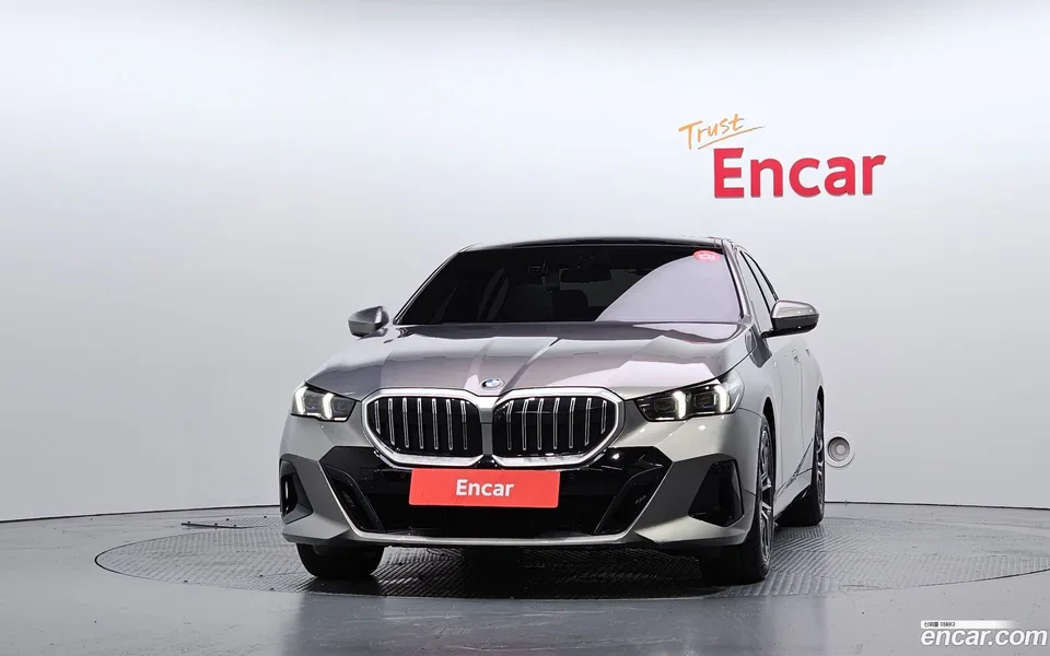 BMW 5 Series 520i M 2025 — thumbnail 3