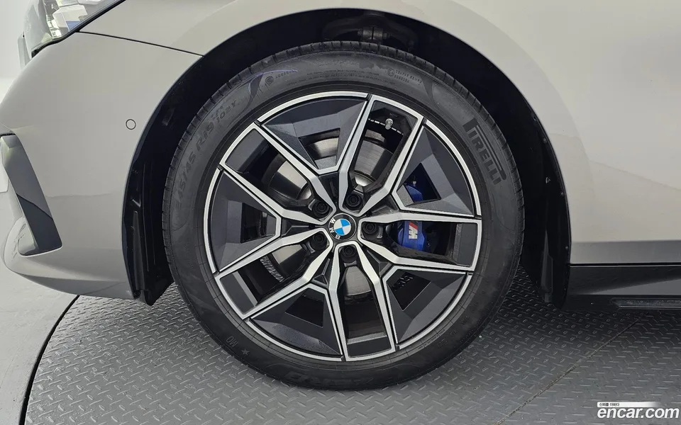 BMW 5 Series 520i M 2025 — thumbnail 5