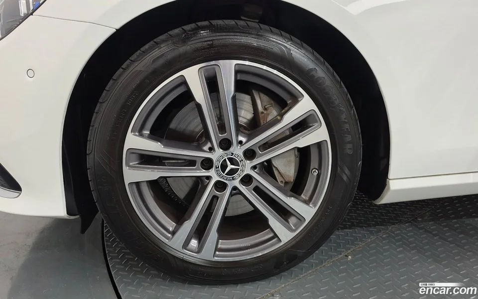 Mercedes-Benz E-Class E350 4MATIC 2022 — thumbnail 2